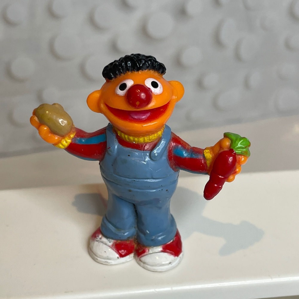 🥳10/$20- Vintage Sesame Street Ernie farmer figure